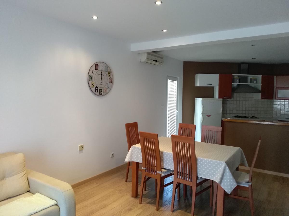 Apartments Davor Biograd Na Moru Bagian luar foto
